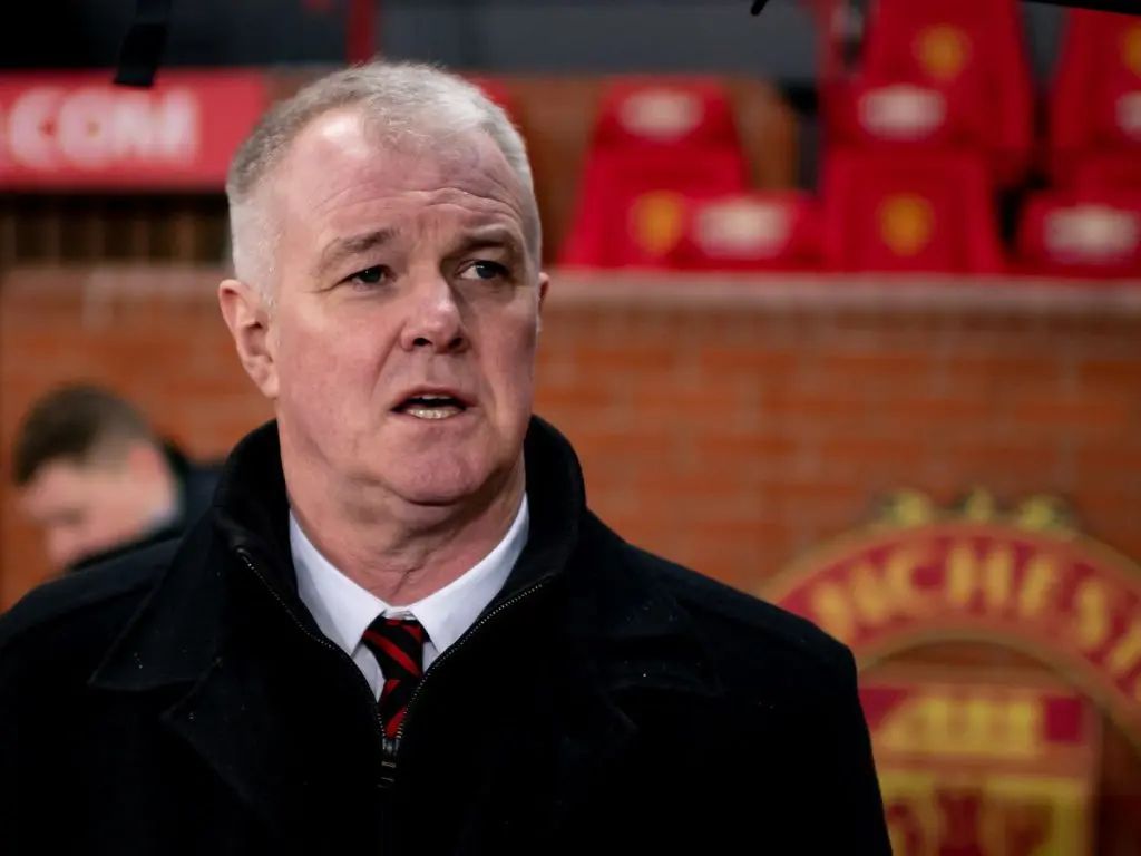 Gary Pallister believes Alexander Isak would be a great signing for Manchester United, favoring him over potential targets Victor Osimhen and Gustav Gyökeres.