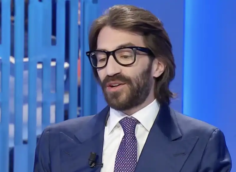 Leonardo Maria Del Vecchio Delfin stake takeover plan